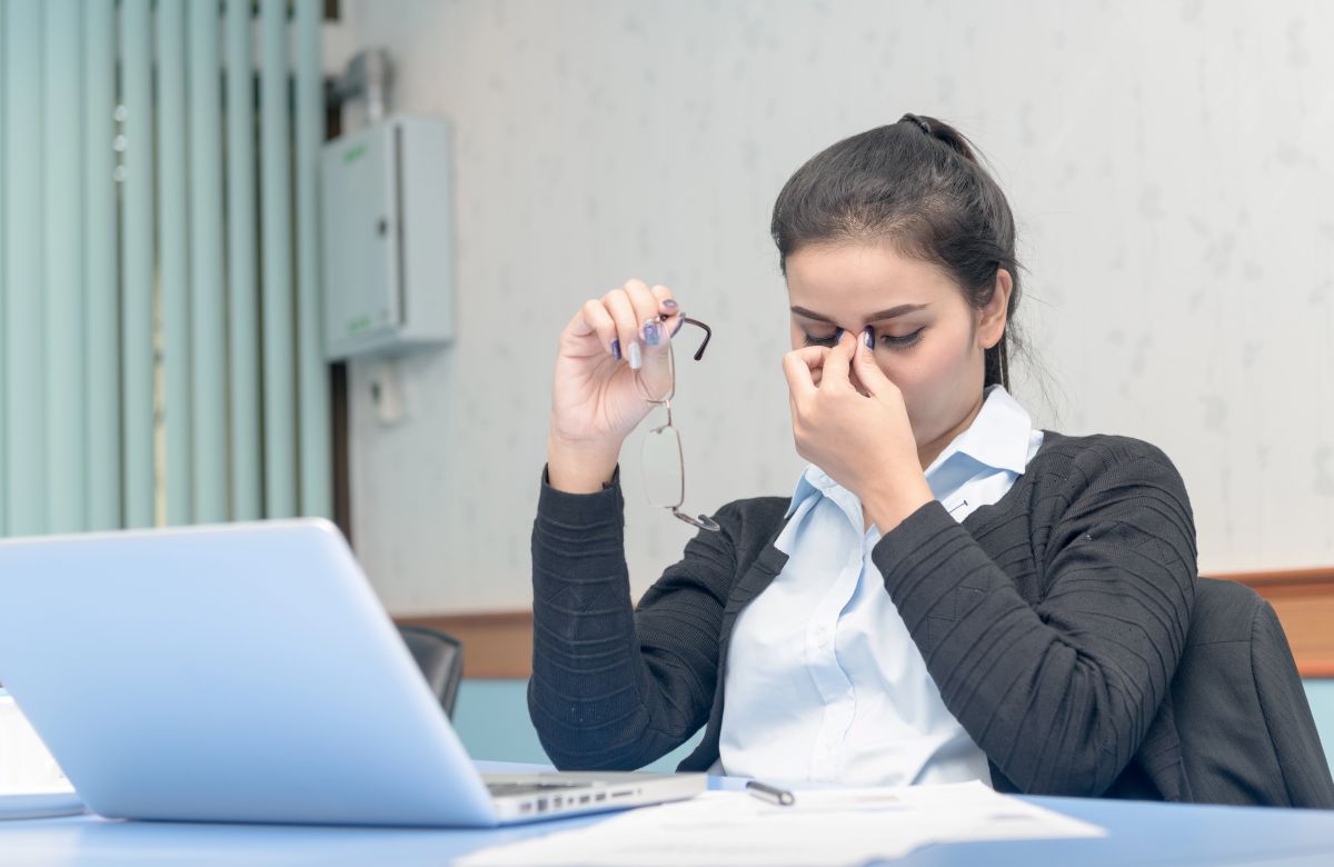 Alt text: Small business owner frustrated with slow IT support response times in Jacksonville FL